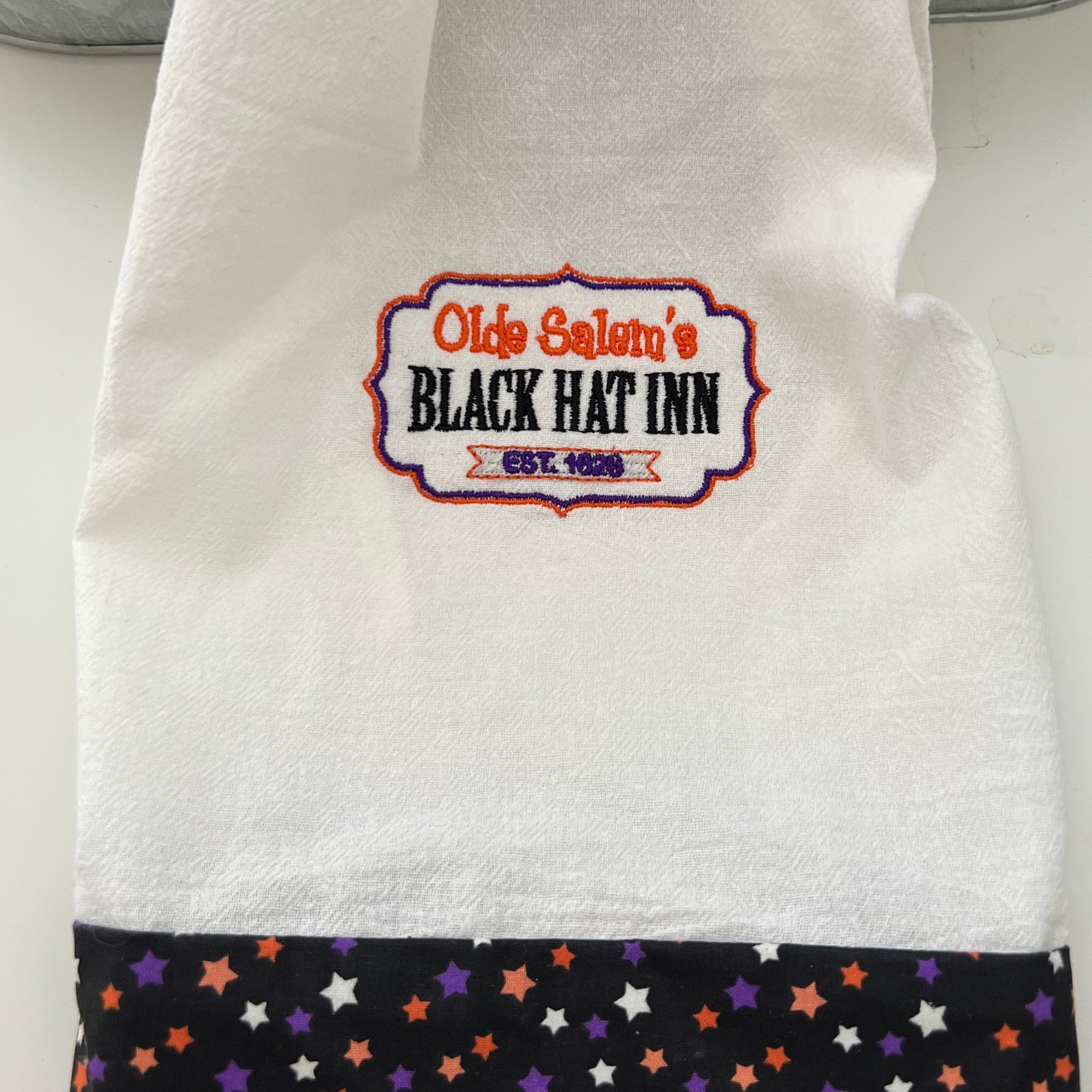 Olde Salem's Black Hat Inn Towels